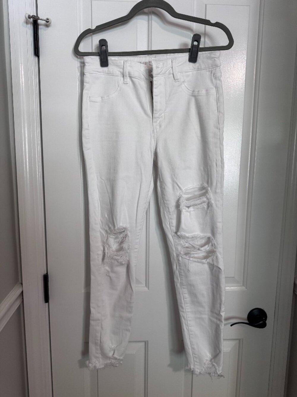 American Eagle White Distressed Jeans (Size 10)